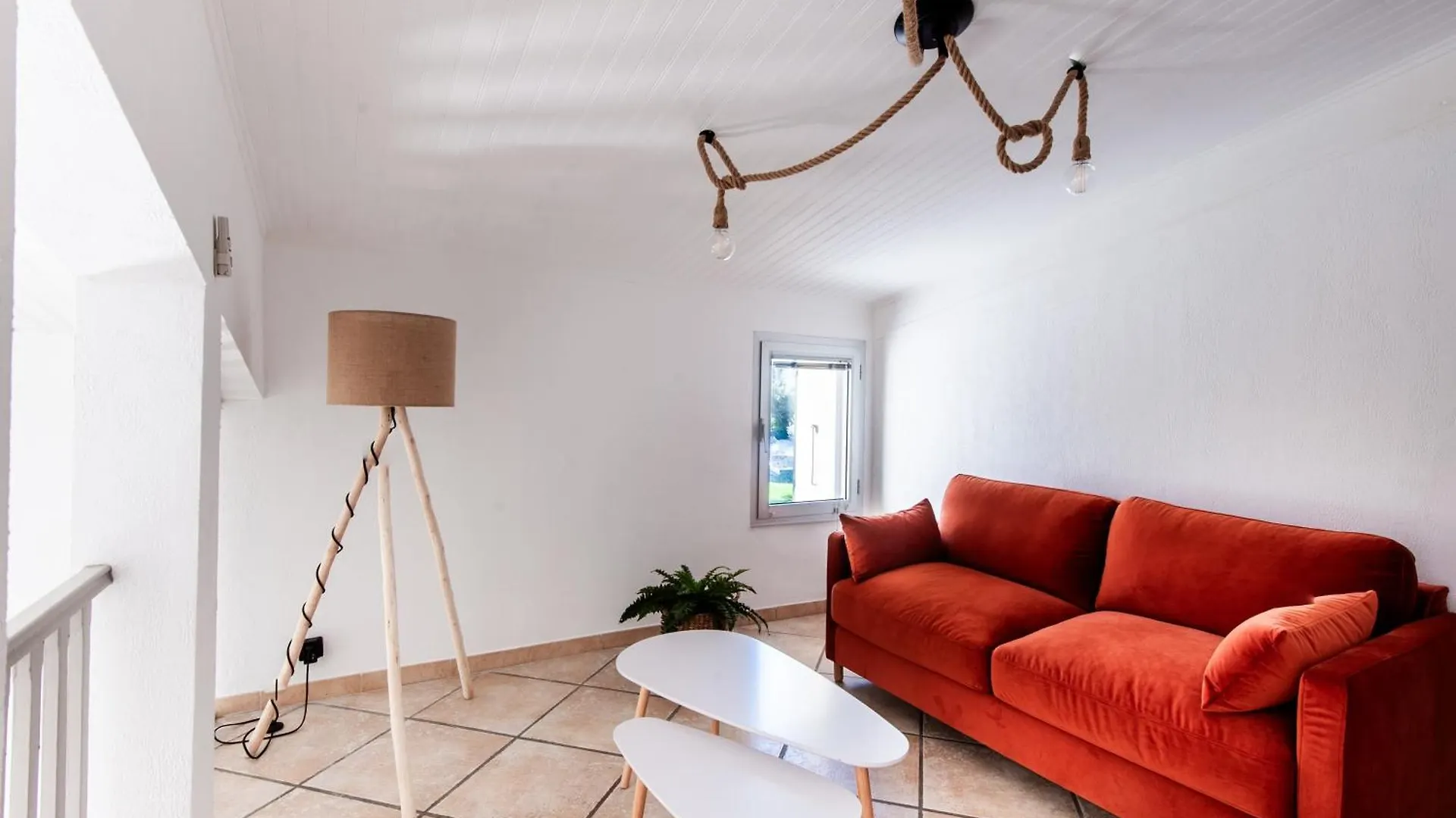 Holiday home Gite Cerise - Maison Climatisee Avec Piscine Istres